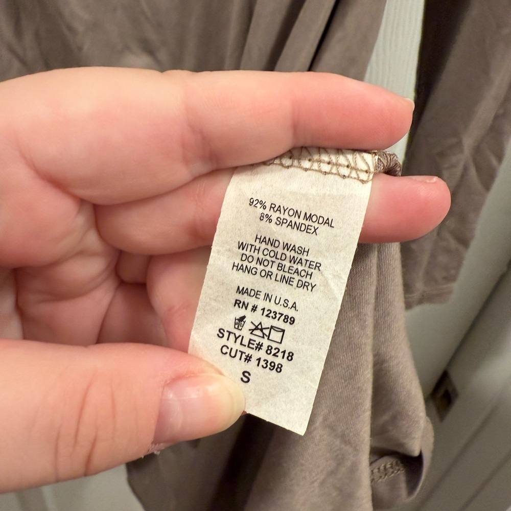 *4th & Ocean Women’s Grey/Taupe V-neck dress size small - Picture 5 of 6